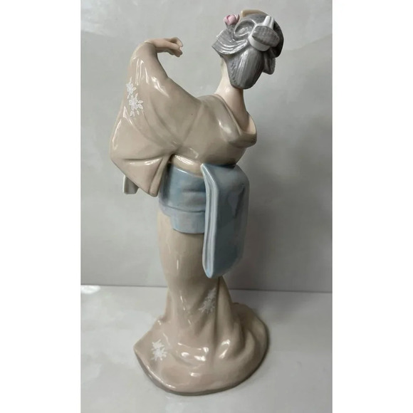 Vintage Toyo Japan Porcelain Geisha Lady Dressed Traditional  Kimono Dress Figur - Picture 2 of 15